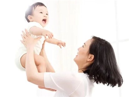 聽(tīng)說(shuō)寶寶不能抱著搖晃，真的嗎？