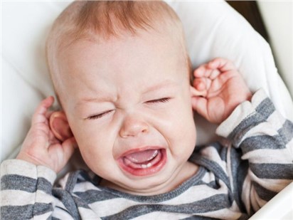 千萬(wàn)不要寶寶一哭就抱，可以這樣做！